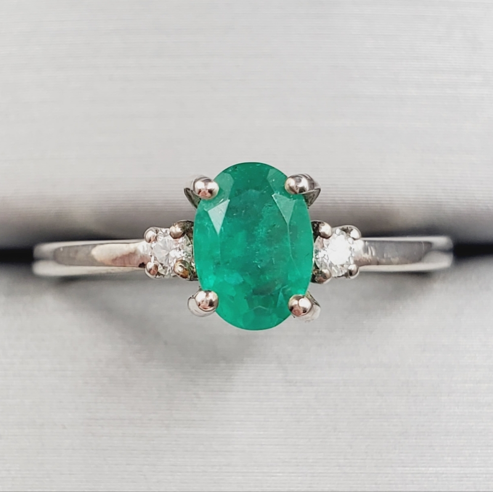 Oval Emerald Green Quartz & Round Genuine Diamond 925 Sterling Silver Ring